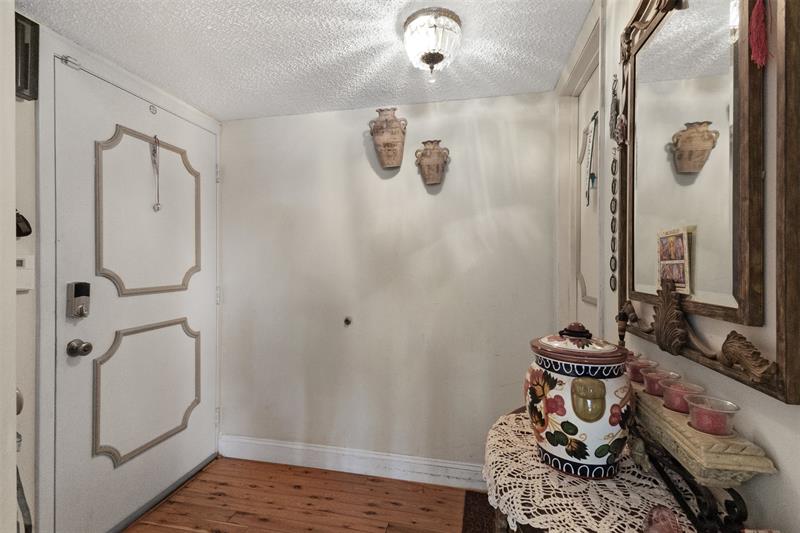 Image 4 of 45 For 3910 Inverrary Blvd  301b