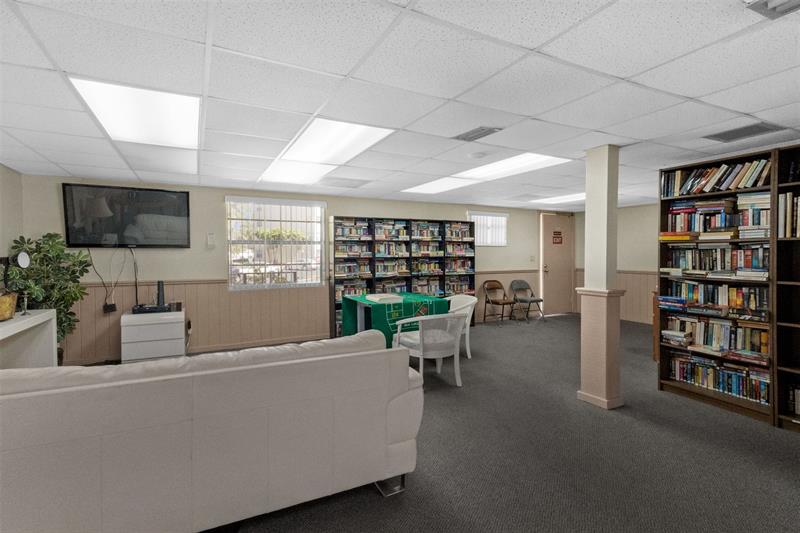 Image 42 of 45 For 3910 Inverrary Blvd  301b