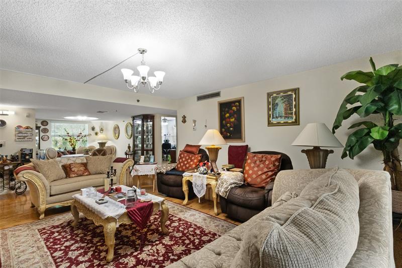 Image 6 of 45 For 3910 Inverrary Blvd  301b