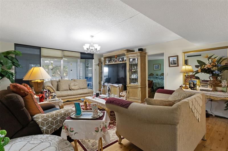 Image 7 of 45 For 3910 Inverrary Blvd  301b