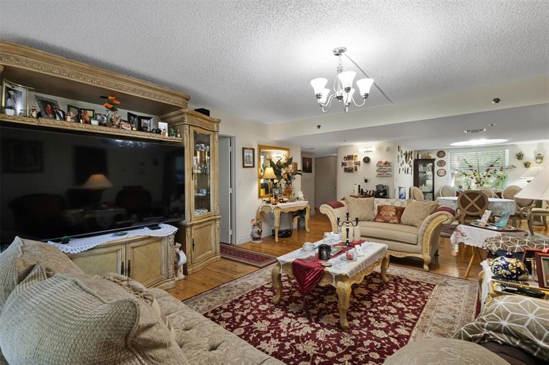 Image 8 of 45 For 3910 Inverrary Blvd  301b