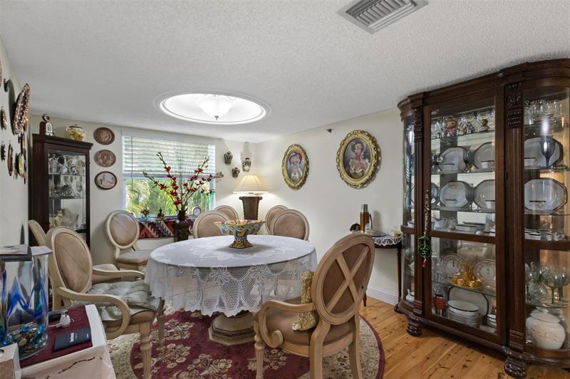 Image 9 of 45 For 3910 Inverrary Blvd  301b