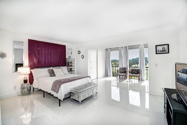 Image 21 of 26 For 5558 Gulfstream Way 5558