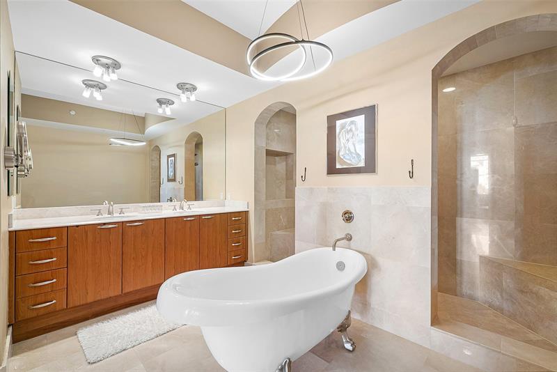 Image 28 of 63 For 701 21st Ave  301