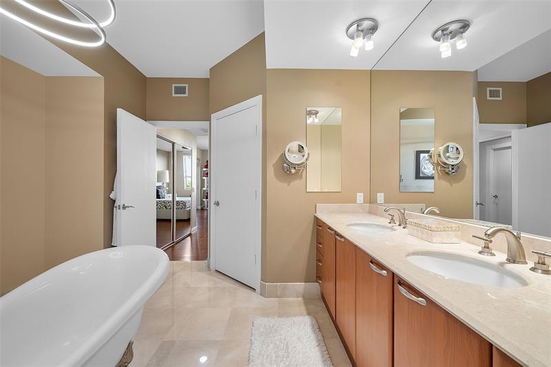 Image 29 of 63 For 701 21st Ave  301