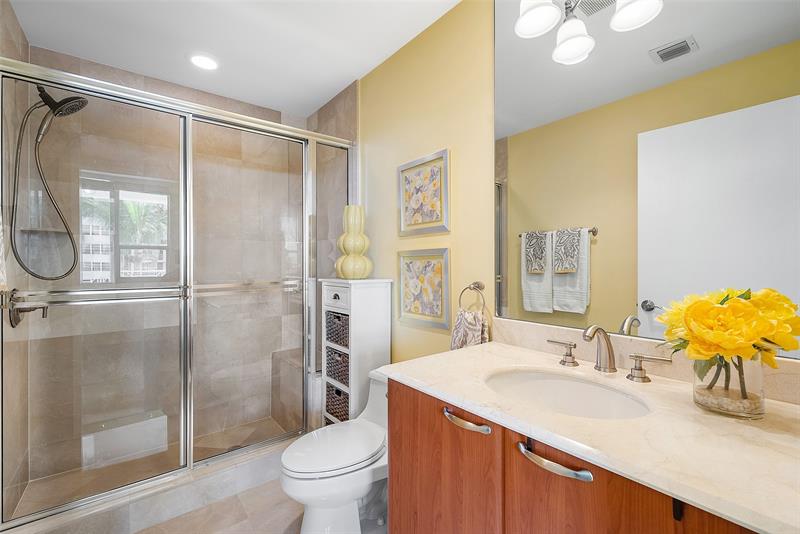 Image 34 of 63 For 701 21st Ave  301