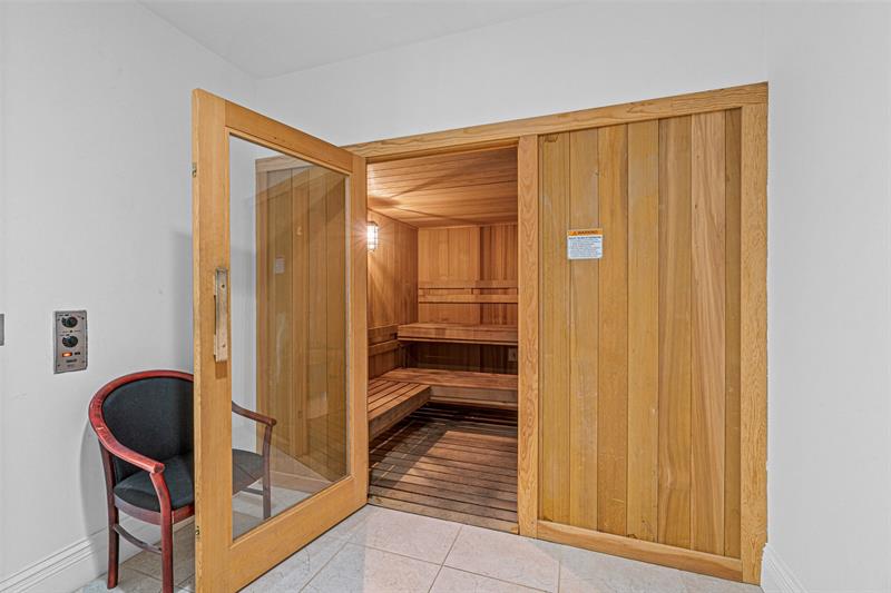 Image 43 of 63 For 701 21st Ave  301