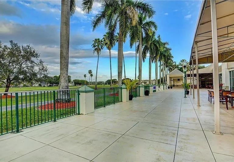 Image 62 of 71 For 3201 Portofino Pt  F1