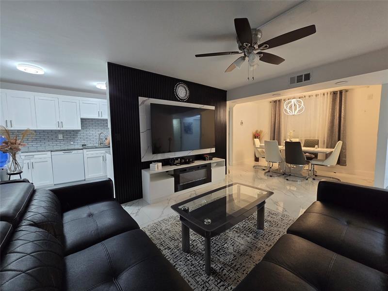 Image 4 of 20 For 3400 Blue Lake Dr  604