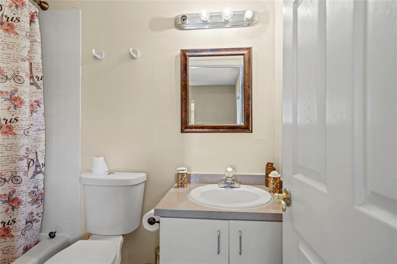 Image 13 of 29 For 140 Royal Palm Ct