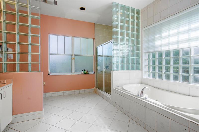 Image 14 of 29 For 140 Royal Palm Ct