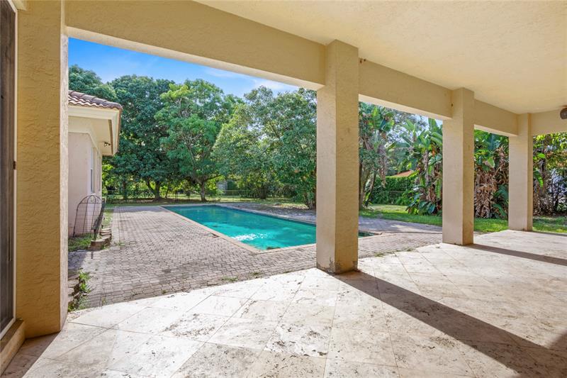 Image 15 of 29 For 140 Royal Palm Ct