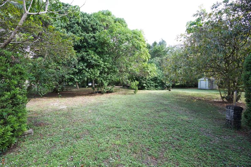 Image 17 of 29 For 140 Royal Palm Ct