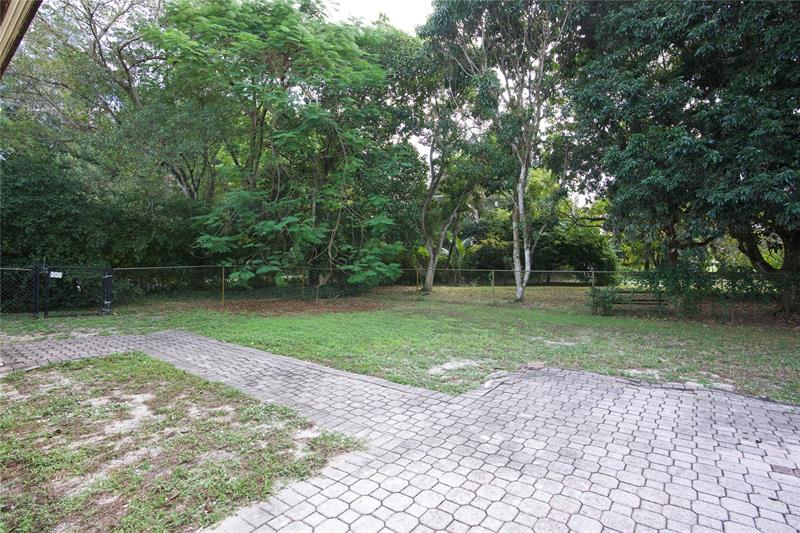 Image 20 of 29 For 140 Royal Palm Ct