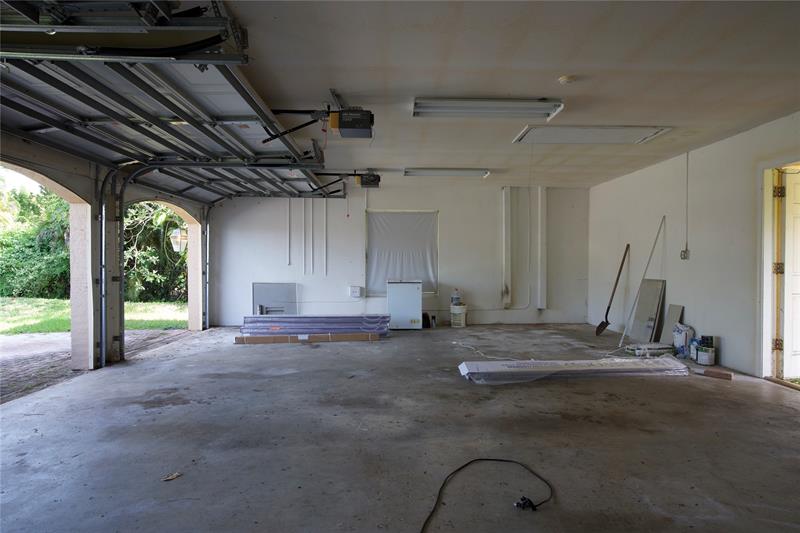 Image 21 of 29 For 140 Royal Palm Ct