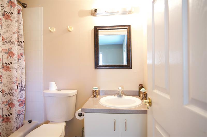 Image 23 of 29 For 140 Royal Palm Ct