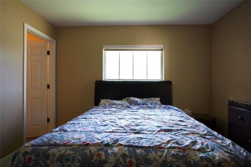 Image 24 of 29 For 140 Royal Palm Ct