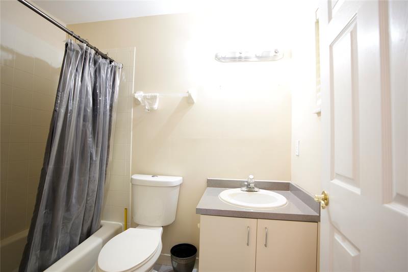 Image 26 of 29 For 140 Royal Palm Ct