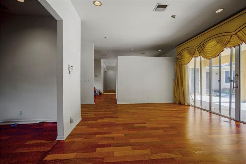 Image 5 of 29 For 140 Royal Palm Ct