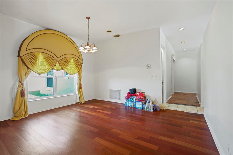 Image 6 of 29 For 140 Royal Palm Ct