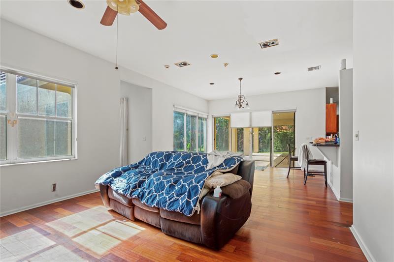 Image 8 of 29 For 140 Royal Palm Ct