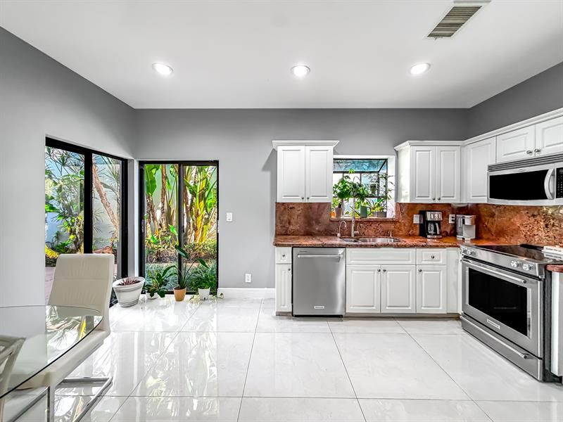 Image 10 of 50 For 6406 Via Rosa