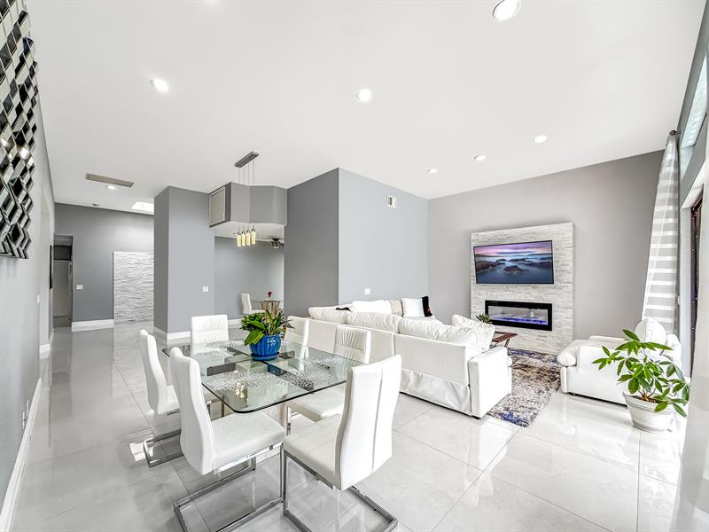 Image 16 of 50 For 6406 Via Rosa