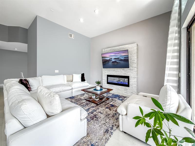 Image 17 of 50 For 6406 Via Rosa