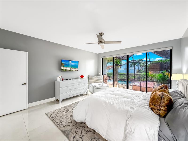 Image 20 of 50 For 6406 Via Rosa