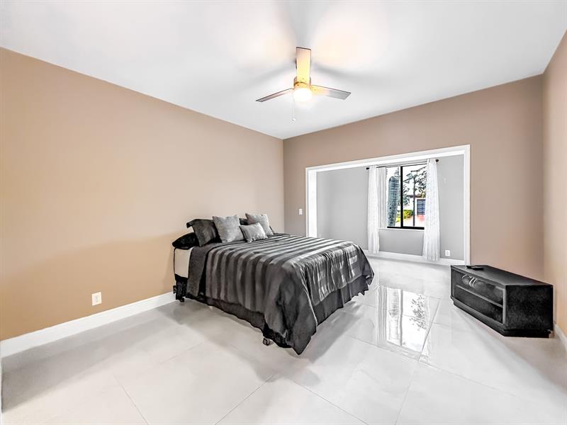 Image 28 of 50 For 6406 Via Rosa