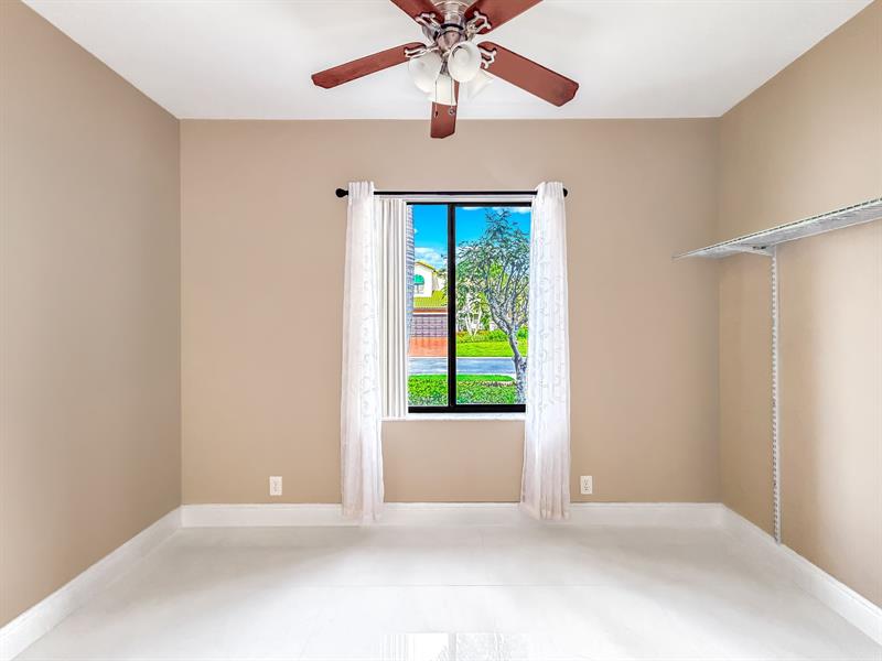 Image 30 of 50 For 6406 Via Rosa