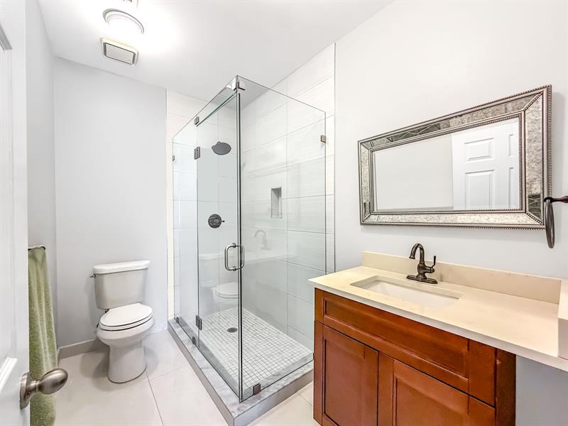 Image 31 of 50 For 6406 Via Rosa