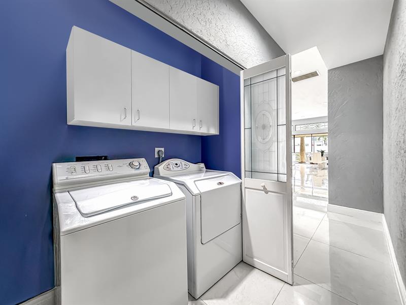 Image 32 of 50 For 6406 Via Rosa