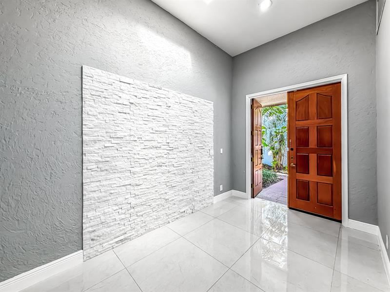 Image 6 of 50 For 6406 Via Rosa