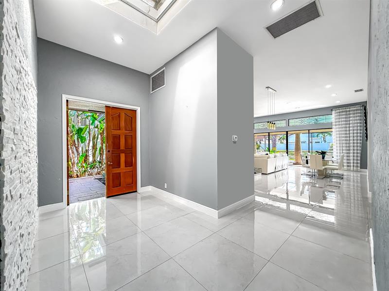 Image 7 of 50 For 6406 Via Rosa