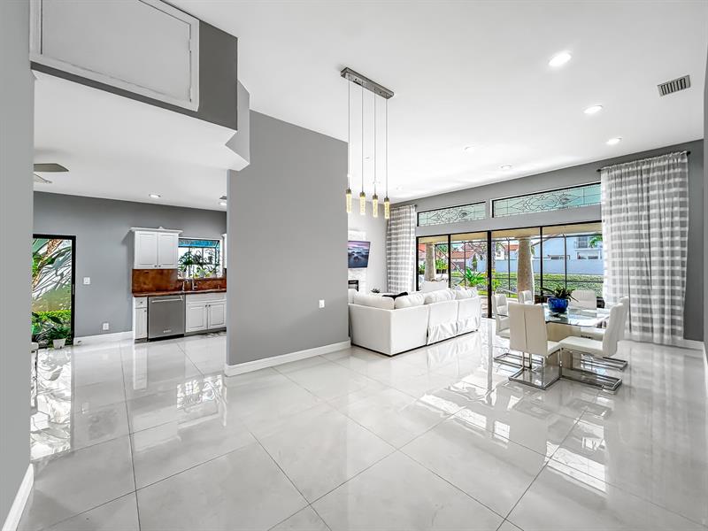 Image 8 of 50 For 6406 Via Rosa