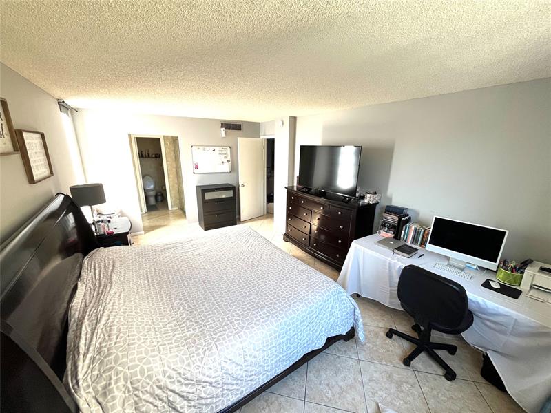 Image 15 of 21 For 737 1st Way  302