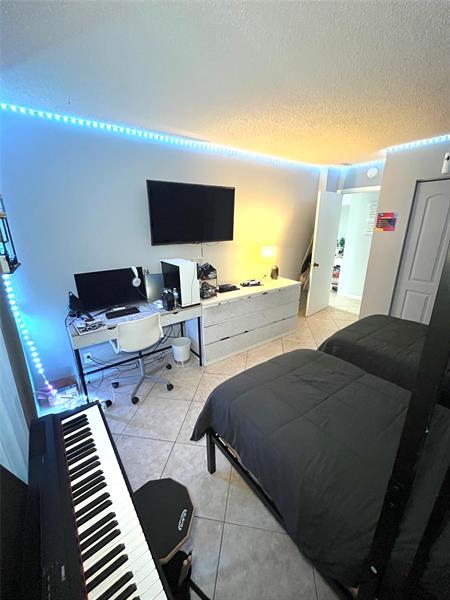 Image 18 of 21 For 737 1st Way  302