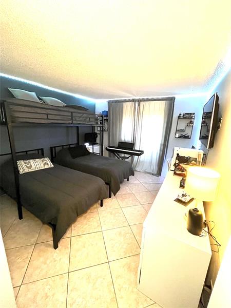 Image 19 of 21 For 737 1st Way  302