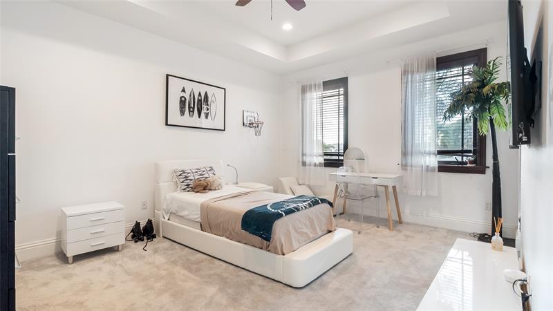 Image 32 of 41 For 4700 29th Ave