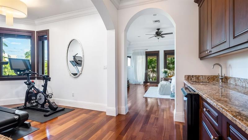 Image 7 of 41 For 4700 29th Ave