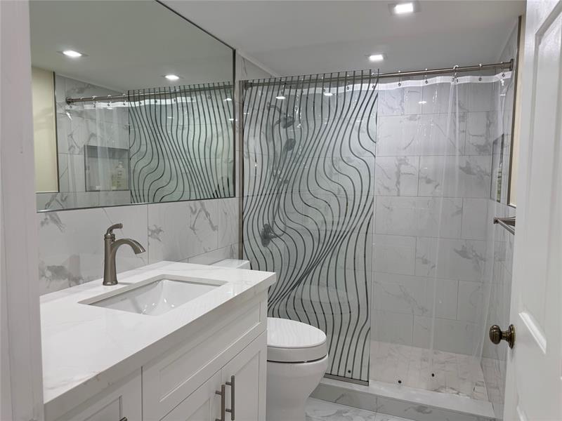 Image 14 of 42 For 1520 Whitehall Dr  306