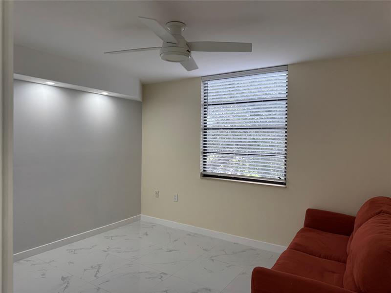 Image 15 of 42 For 1520 Whitehall Dr  306