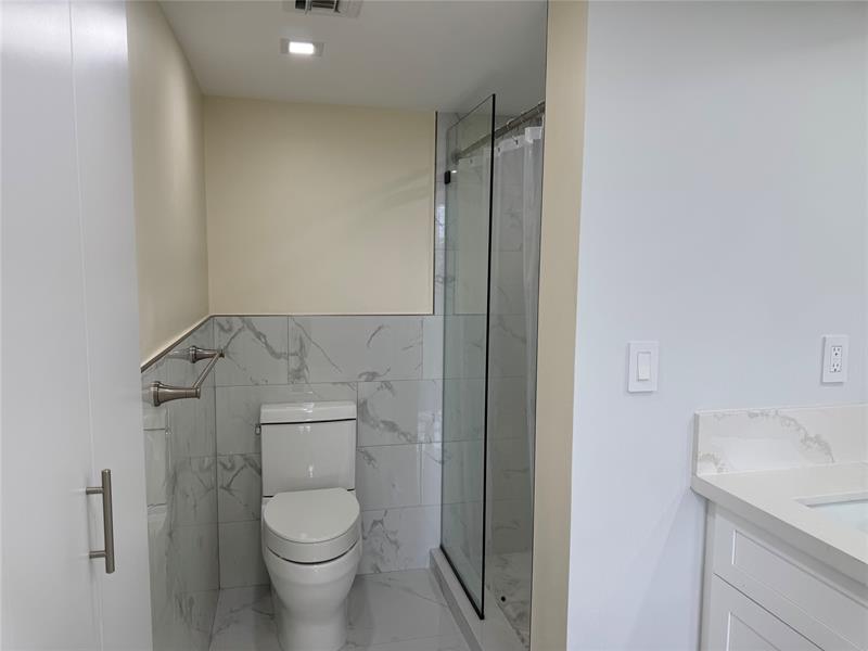 Image 24 of 42 For 1520 Whitehall Dr  306