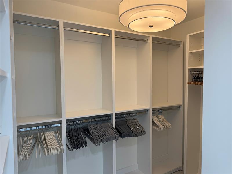 Image 25 of 42 For 1520 Whitehall Dr  306