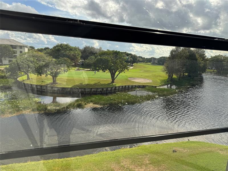 Image 29 of 42 For 1520 Whitehall Dr  306