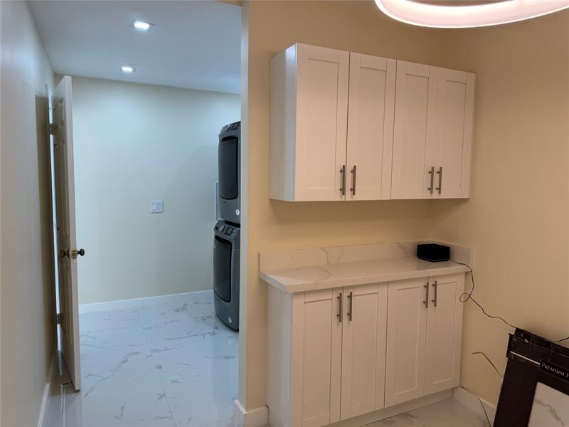 Image 34 of 42 For 1520 Whitehall Dr  306