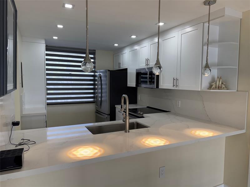 Image 6 of 42 For 1520 Whitehall Dr  306