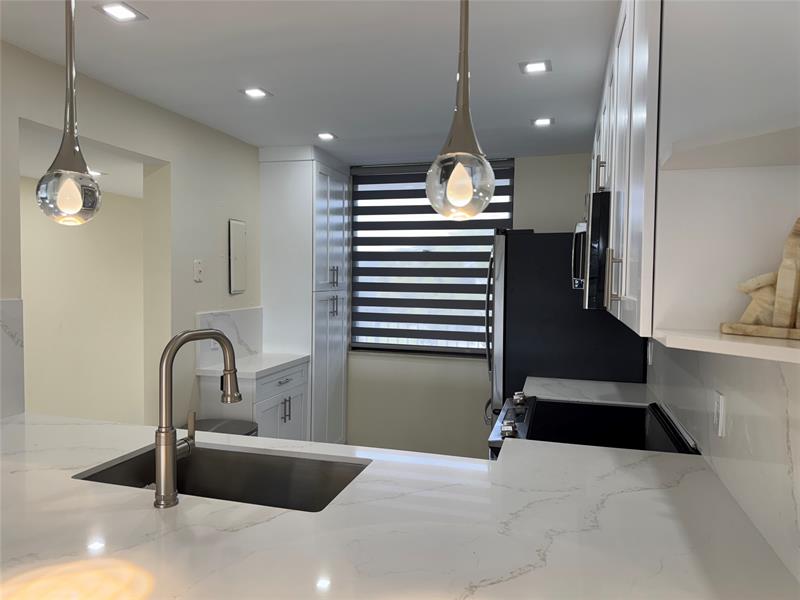 Image 7 of 42 For 1520 Whitehall Dr  306