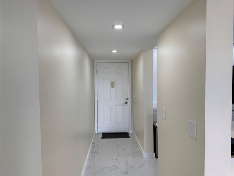 Image 8 of 42 For 1520 Whitehall Dr  306